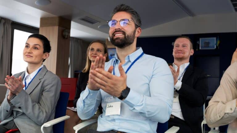 Auto-entrepreneurs participant à un séminaire